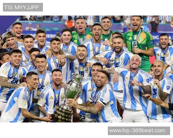 国外足球明星身穿球服的精彩瞬间与时尚风采展示